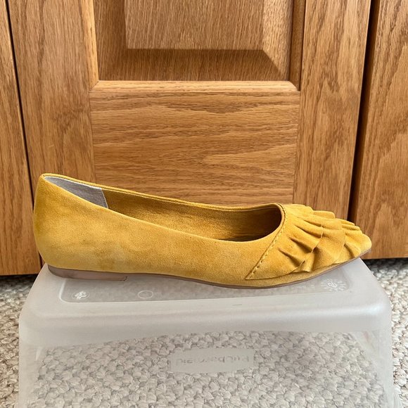 SEYCHELLES - Downstage Mustard Ruffled Flat - Good Condition - Picture 7 of 12